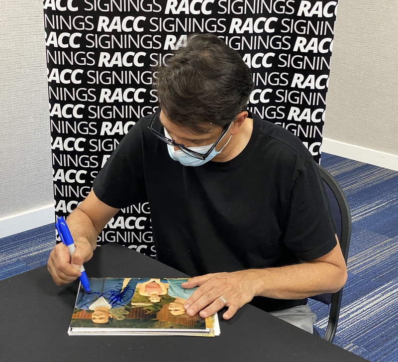 Ralph Macchio Signing Autographs for RACC Autograph Collector Framing History Ralph Macchio Signing Autograph for RACC Autograph Collector Framing History