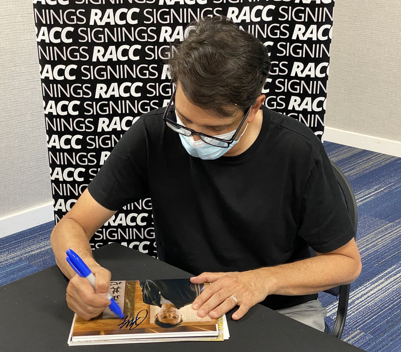 Ralph Macchio Signing Autographs for RACC Autograph Collector Framing History Ralph Macchio Signing Autograph for RACC Autograph Collector Framing History