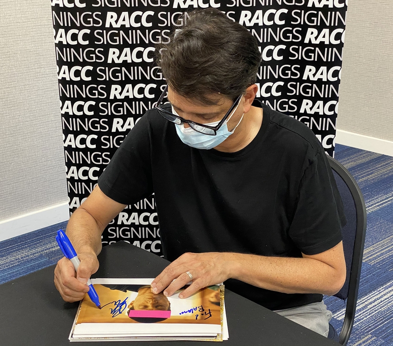 Ralph Macchio Signing Autographs for RACC Autograph Collector Framing History Ralph Macchio Signing Autograph for RACC Autograph Collector Framing History