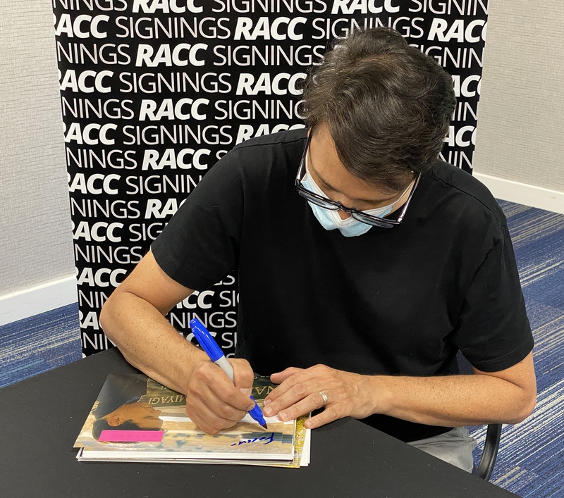 Ralph Macchio Signing Autographs for RACC Autograph Collector Framing History Ralph Macchio Signing Autograph for RACC Autograph Collector Framing History