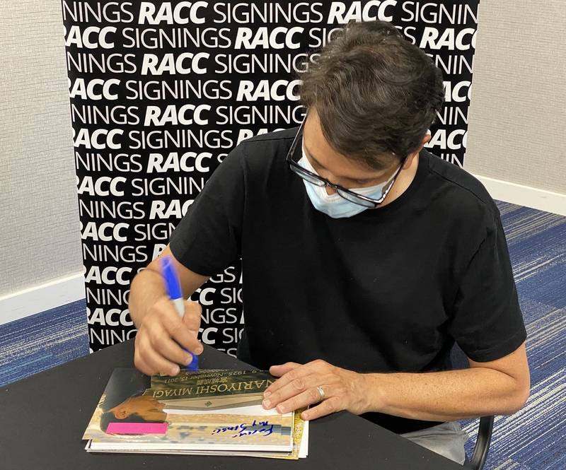 Ralph Macchio Signing Autographs for RACC Autograph Collector Framing History Ralph Macchio Signing Autograph for RACC Autograph Collector Framing History