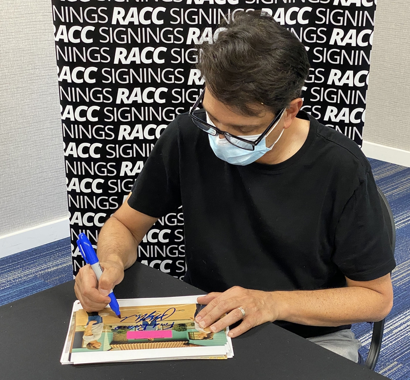 Ralph Macchio Signing Autographs for RACC Autograph Collector Framing History Ralph Macchio Signing Autograph for RACC Autograph Collector Framing History
