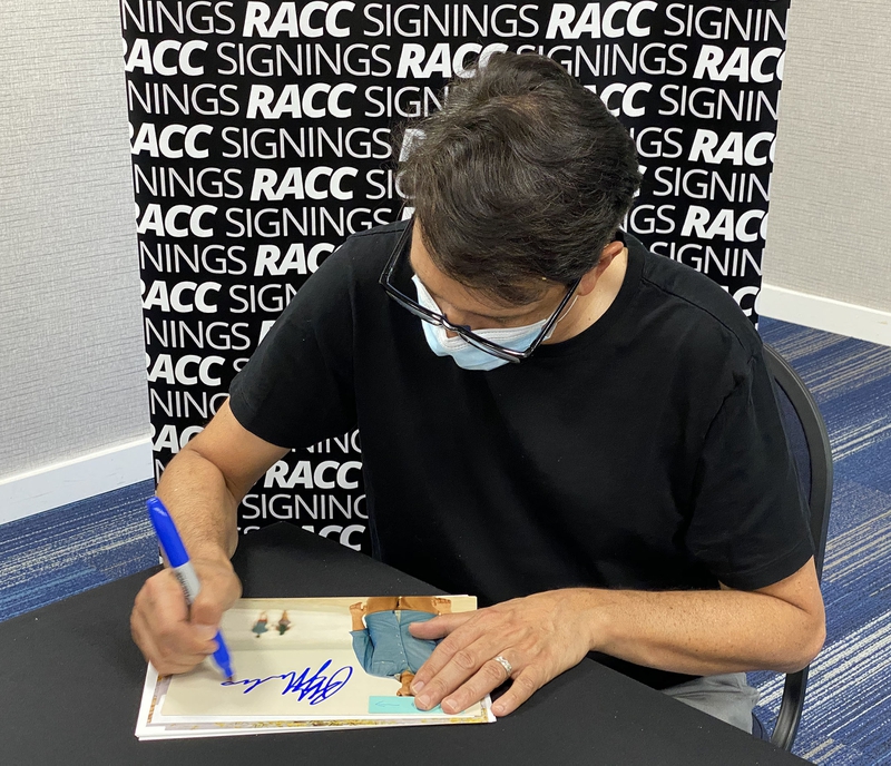 Ralph Macchio Signing Autographs for RACC Autograph Collector Framing History Ralph Macchio Signing Autograph for RACC Autograph Collector Framing History