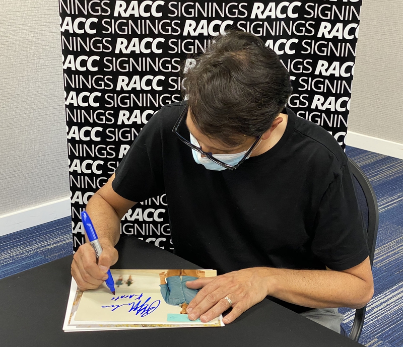 Ralph Macchio Signing Autographs for RACC Autograph Collector Framing History Ralph Macchio Signing Autograph for RACC Autograph Collector Framing History