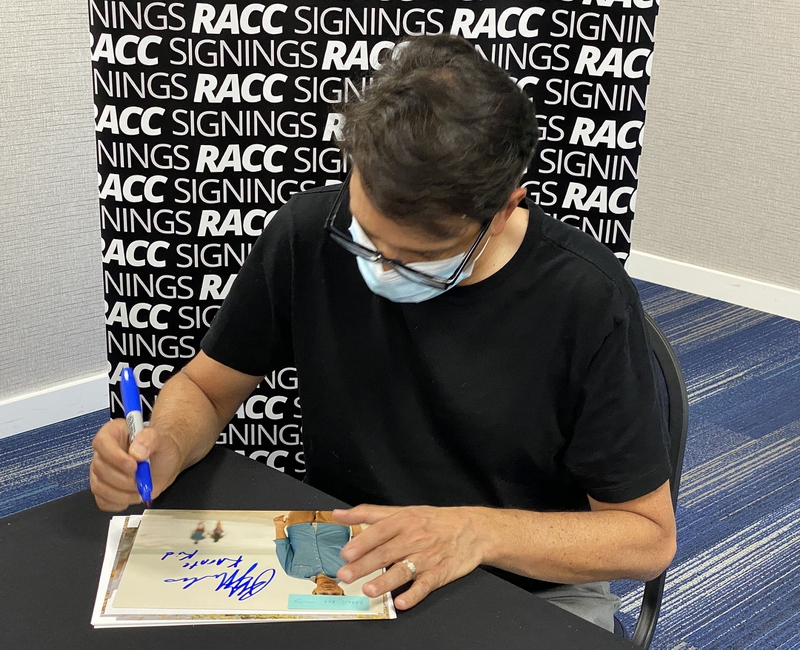 Ralph Macchio Signing Autographs for RACC Autograph Collector Framing History Ralph Macchio Signing Autograph for RACC Autograph Collector Framing History