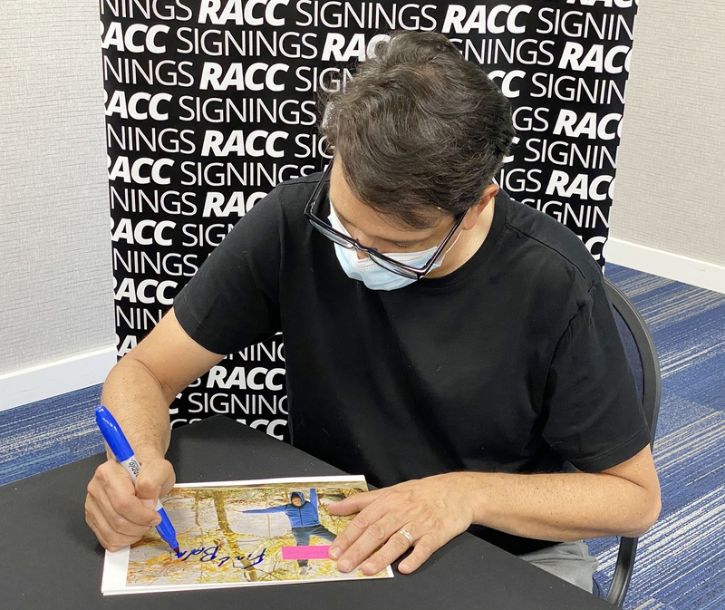 Ralph Macchio Signing Autographs for RACC Autograph Collector Framing History Ralph Macchio Signing Autograph for RACC Autograph Collector Framing History