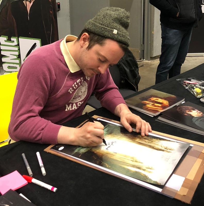 Elijah Wood Signing Autograph for RACC Autograph Collector Abz Autographs