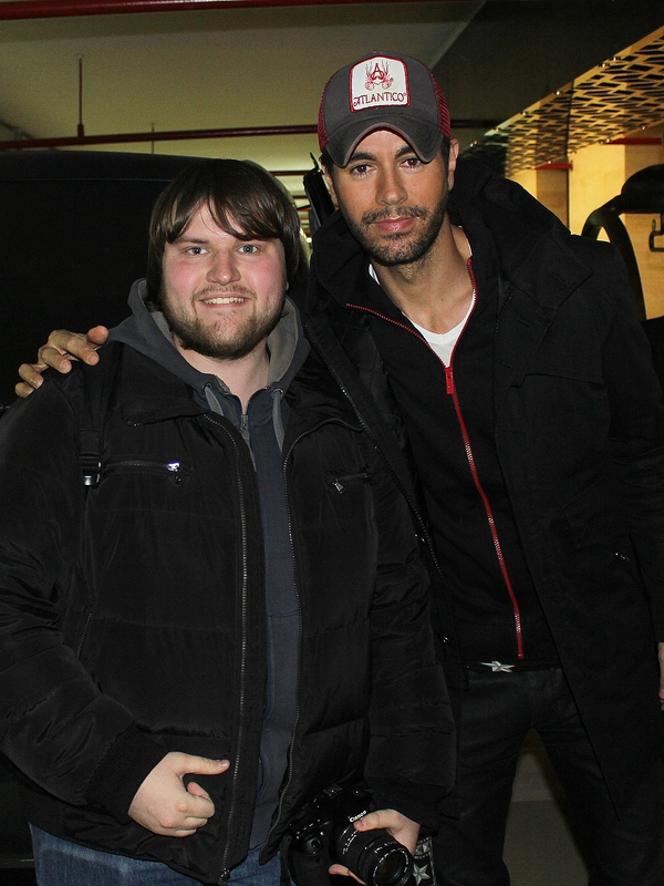 Enrique Iglesias Photo with RACC Autograph Collector Ilya Zeta