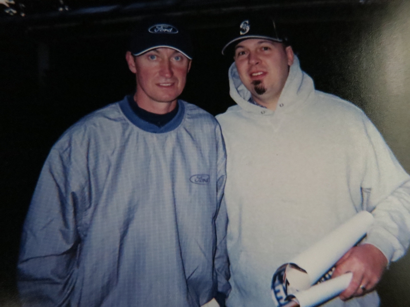 Wayne Gretzky Photo with RACC Autograph Collector Autographs99