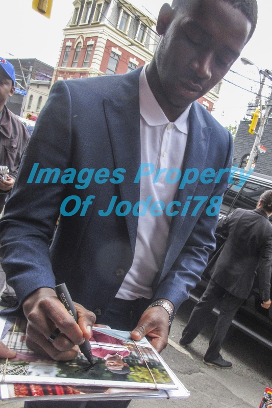 Damson Idris Signing Autographs for RACC Autograph Collector Randolph Chiang Damson Idris Signing Autograph for RACC Autograph Collector Randolph Chiang