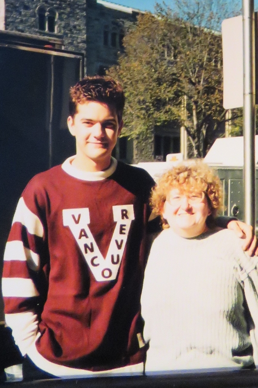 Joshua Jackson Photo with RACC Autograph Collector Sharon Howe