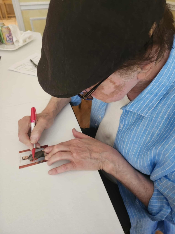 Chazz Palminteri Signing Autographs for RACC Autograph Collector Baseball Cards of Brick Chazz Palminteri Signing Autograph for RACC Autograph Collector Baseball Cards of Brick