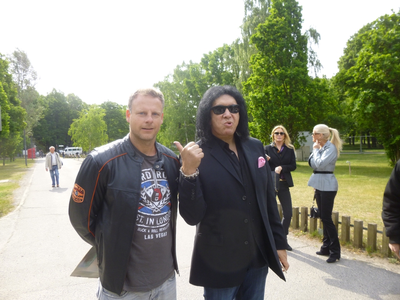 Gene Simmons Photo with RACC Autograph Collector AV-Autographs