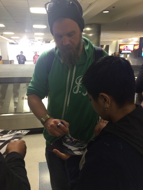 Ryan Hurst Signing Autograph for RACC Autograph Collector Mike Schreiber