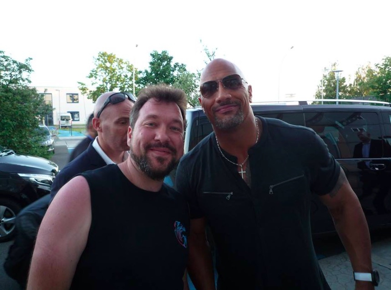 Dwayne Johnson Photo with RACC Autograph Collector RB-Autogramme Berlin