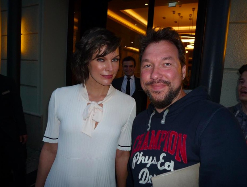 Milla Jovovich Photo with RACC Autograph Collector RB-Autogramme Berlin