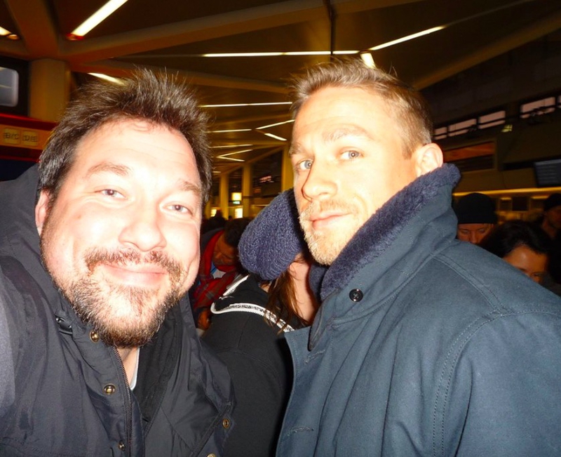 Charlie Hunnam Photo with RACC Autograph Collector RB-Autogramme Berlin