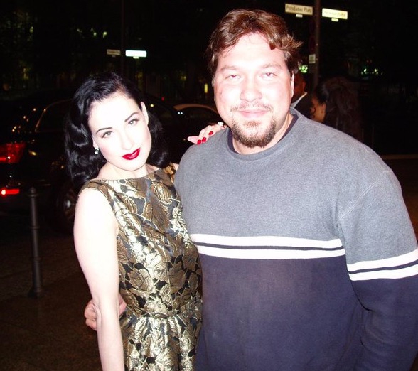 Dita Von Teese Photo with RACC Autograph Collector RB-Autogramme Berlin