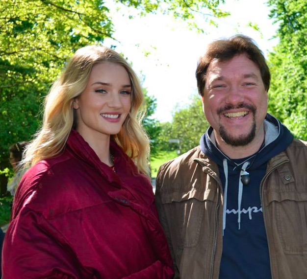 Rosie Huntington-Whiteley Photo with RACC Autograph Collector RB-Autogramme Berlin Rosie Huntington-Whiteley Photo with RACC Autograph Collector RB-Autogramme Berlin