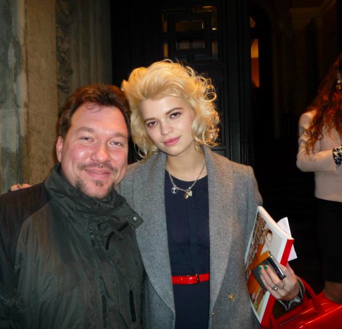 Pixie Geldof Photo with RACC Autograph Collector RB-Autogramme Berlin