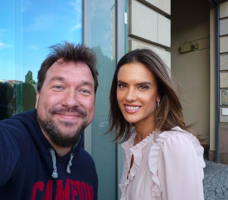 Alessandra Ambrosio Photo with RACC Autograph Collector RB-Autogramme Berlin