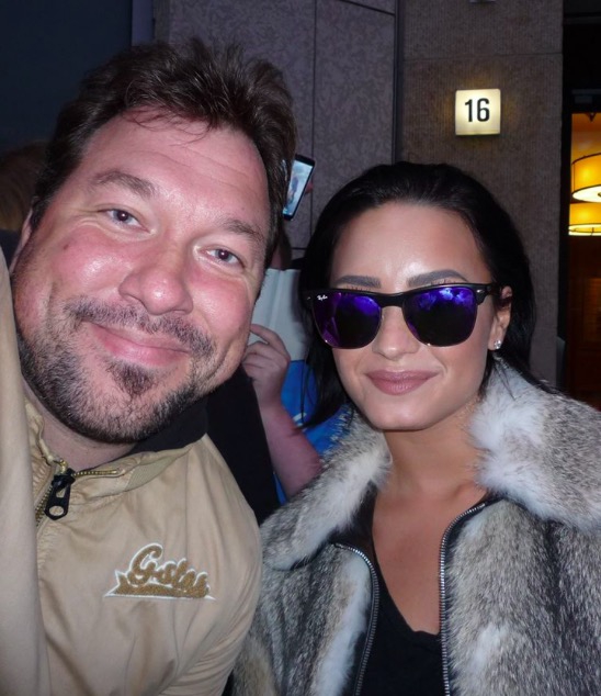 Demi Lovato Photo with RACC Autograph Collector RB-Autogramme Berlin Demi Lovato Photo with RACC Autograph Collector RB-Autogramme Berlin