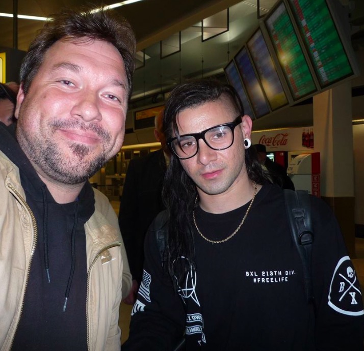 Skrillex Photo with RACC Autograph Collector RB-Autogramme Berlin Skrillex Photo with RACC Autograph Collector RB-Autogramme Berlin