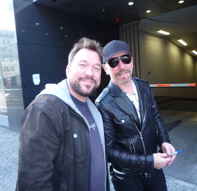 The Edge Photo with RACC Autograph Collector RB-Autogramme Berlin