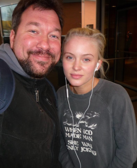 Zara Larsson Photo with RACC Autograph Collector RB-Autogramme Berlin