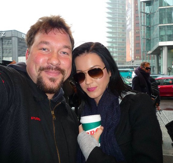 Katy Perry Photo with RACC Autograph Collector RB-Autogramme Berlin