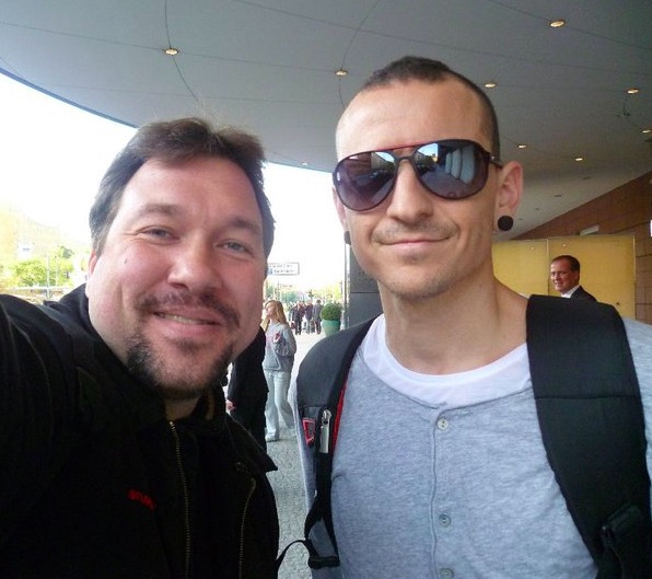 Chester Bennington Photo with RACC Autograph Collector RB-Autogramme Berlin Chester Bennington Photo with RACC Autograph Collector RB-Autogramme Berlin