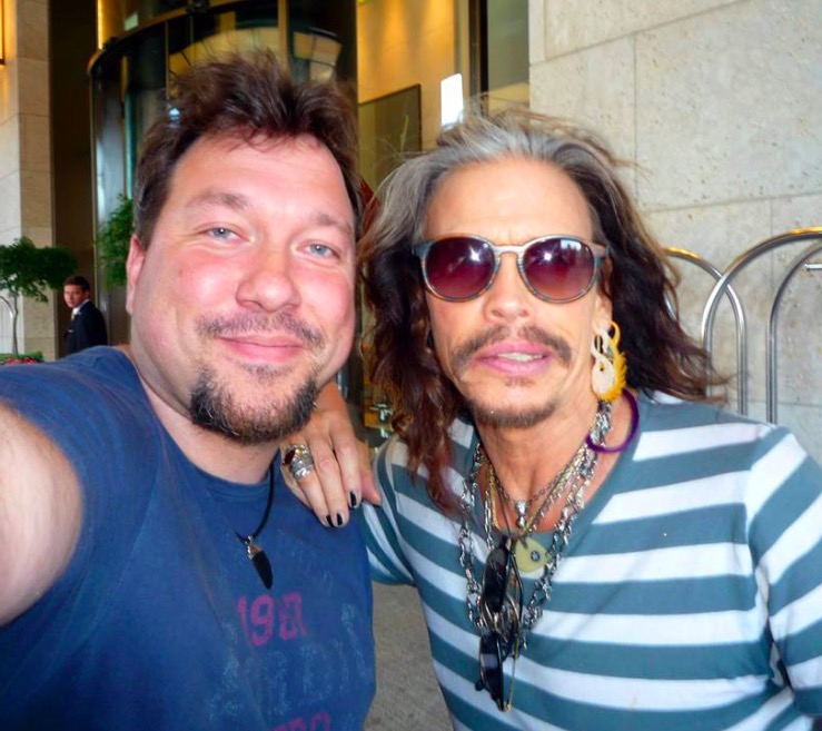 Steven Tyler Photo with RACC Autograph Collector RB-Autogramme Berlin Steven Tyler Photo with RACC Autograph Collector RB-Autogramme Berlin