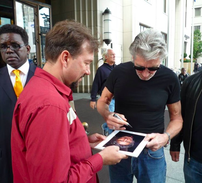 Roger Waters Photo with RACC Autograph Collector RB-Autogramme Berlin Roger Waters Photo with RACC Autograph Collector RB-Autogramme Berlin