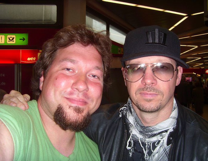 Donnie Wahlberg Photo with RACC Autograph Collector RB-Autogramme Berlin