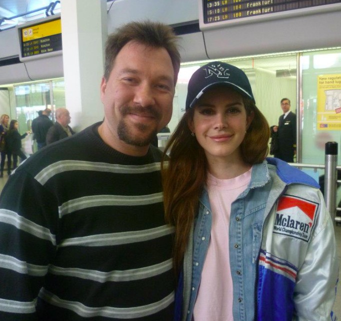 Lana Del Rey Photo with RACC Autograph Collector RB-Autogramme Berlin