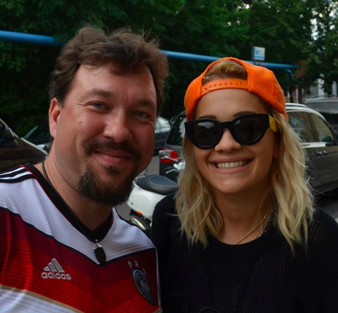 Rita Ora Photo with RACC Autograph Collector RB-Autogramme Berlin