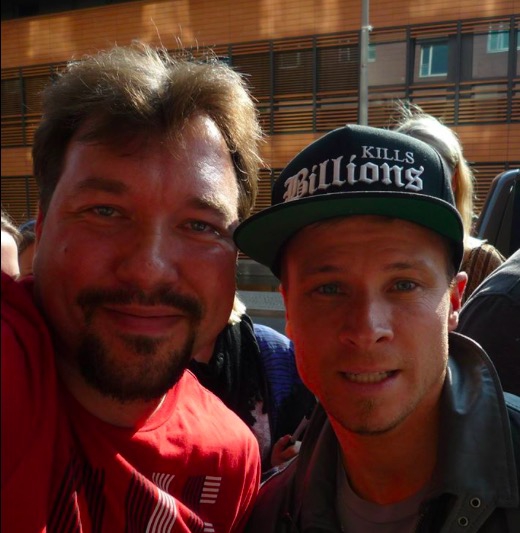 Brian Littrell Photo with RACC Autograph Collector RB-Autogramme Berlin Brian Littrell Photo with RACC Autograph Collector RB-Autogramme Berlin