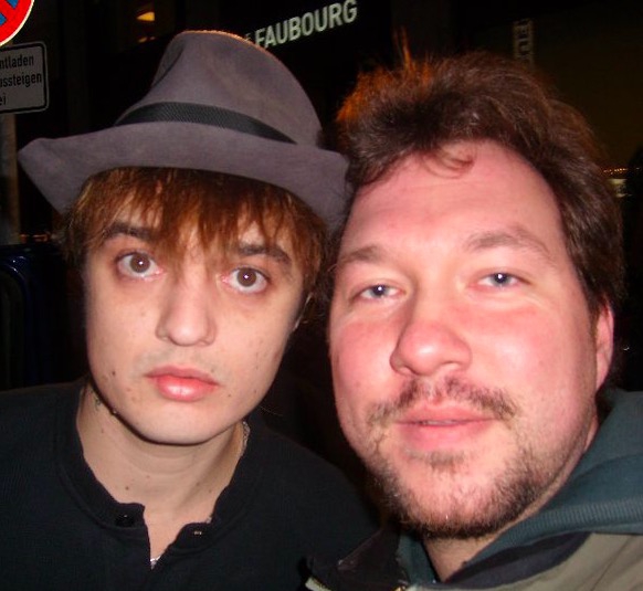 Pete Doherty Photo with RACC Autograph Collector RB-Autogramme Berlin Pete Doherty Photo with RACC Autograph Collector RB-Autogramme Berlin