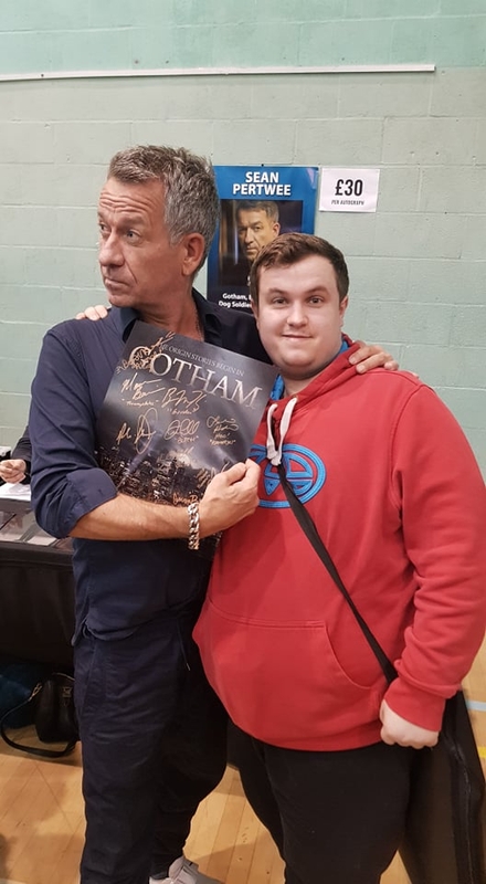 Sean Pertwee Photo with RACC Autograph Collector Red Dragon Autographs