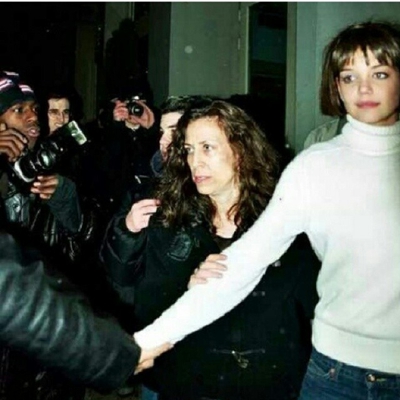 Katie Holmes Autograph Profile