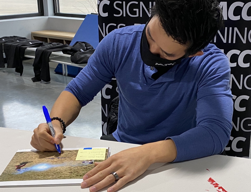 Mike Moh Signing Autographs for RACC Autograph Collector Framing History Mike Moh Signing Autograph for RACC Autograph Collector Framing History
