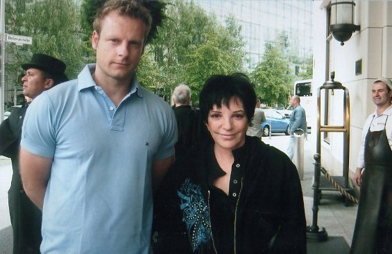 Liza Minnelli Photo with RACC Autograph Collector AV-Autographs Liza Minnelli Photo with RACC Autograph Collector AV-Autographs