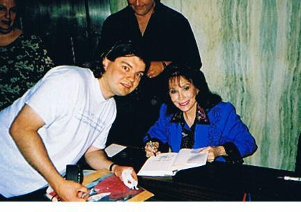 Loretta Lynn Photo with RACC Autograph Collector bpautographs Loretta Lynn Photo with RACC Autograph Collector bpautographs