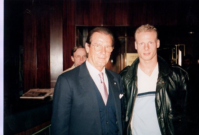 Roger Moore Photo with RACC Autograph Collector AV-Autographs Roger Moore Photo with RACC Autograph Collector AV-Autographs