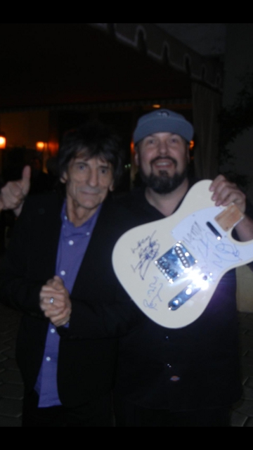 Ronnie Wood Photo with RACC Autograph Collector Autographs99