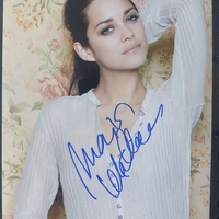 Marion Cotillard signed item