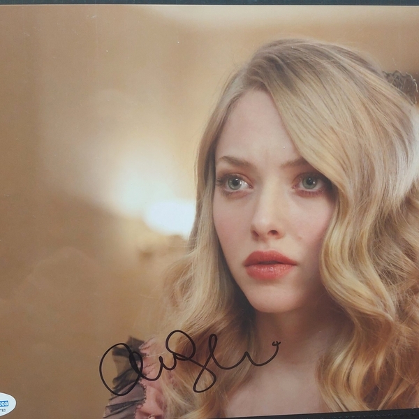 Amanda Seyfried signed item