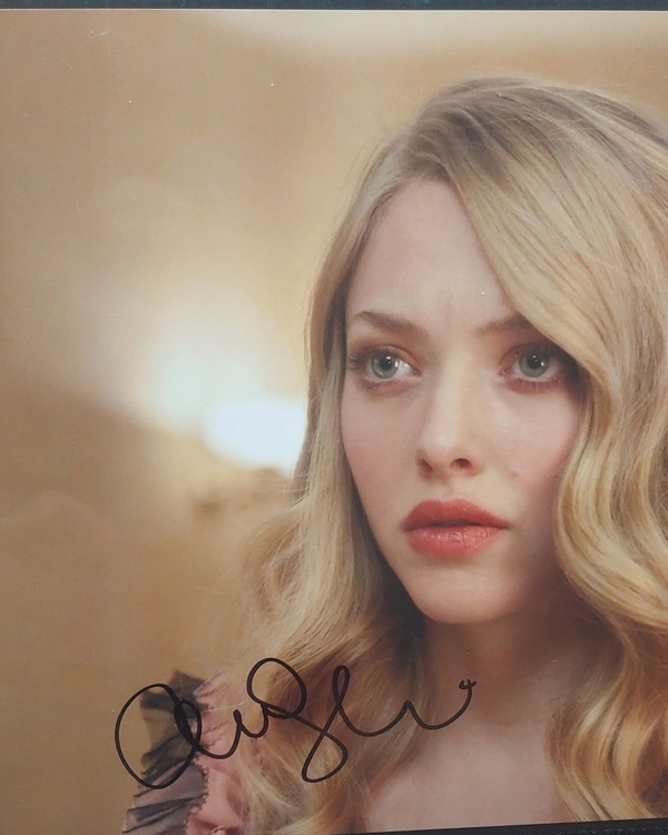 Amanda Seyfried signed item