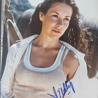 Evangeline Lilly signed item