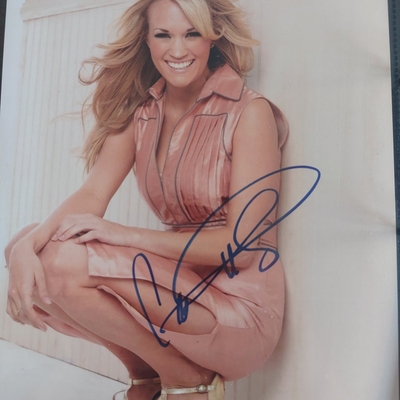 Carrie Underwood signed item